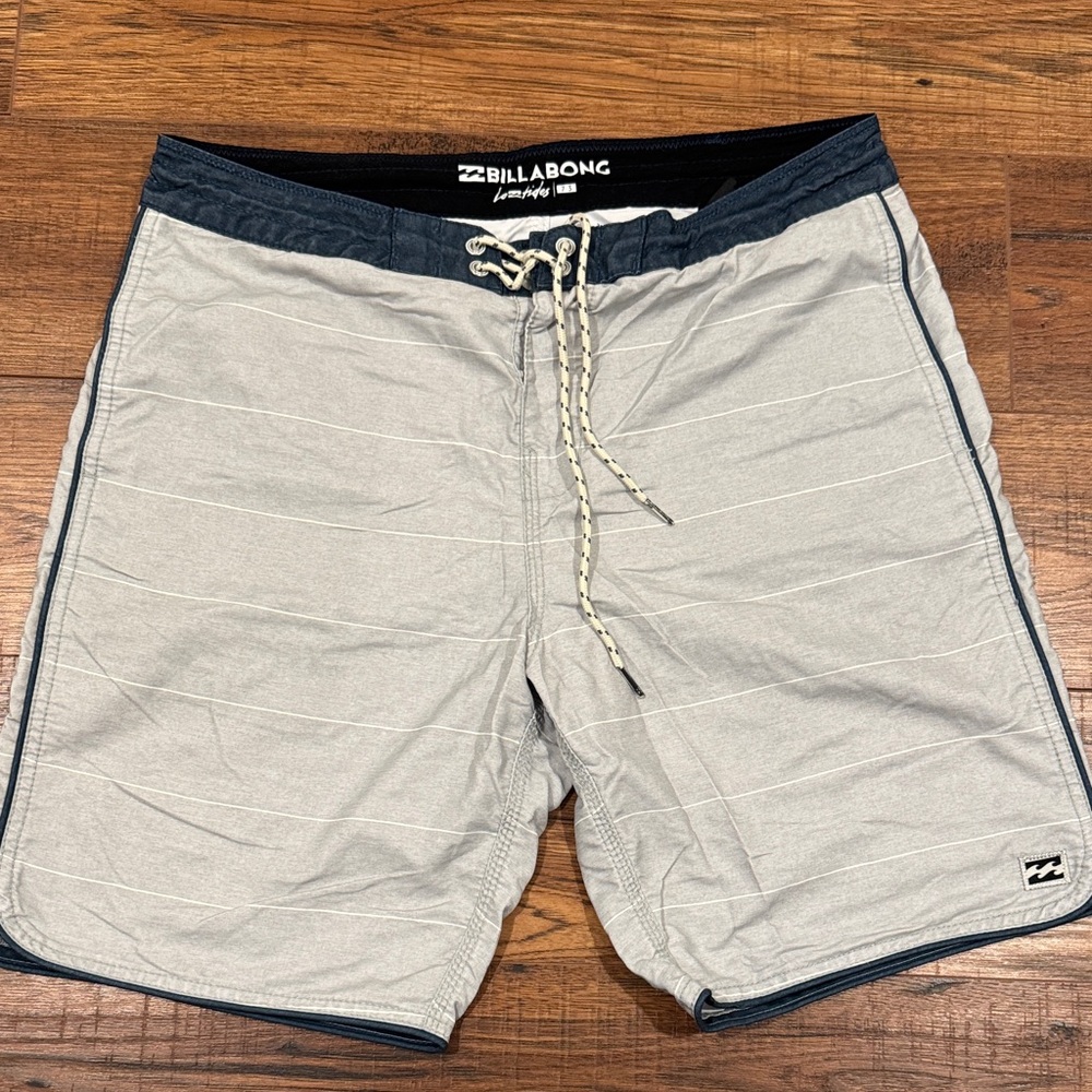 Billabong Men's Light Gray Board Shorts sz: Medium